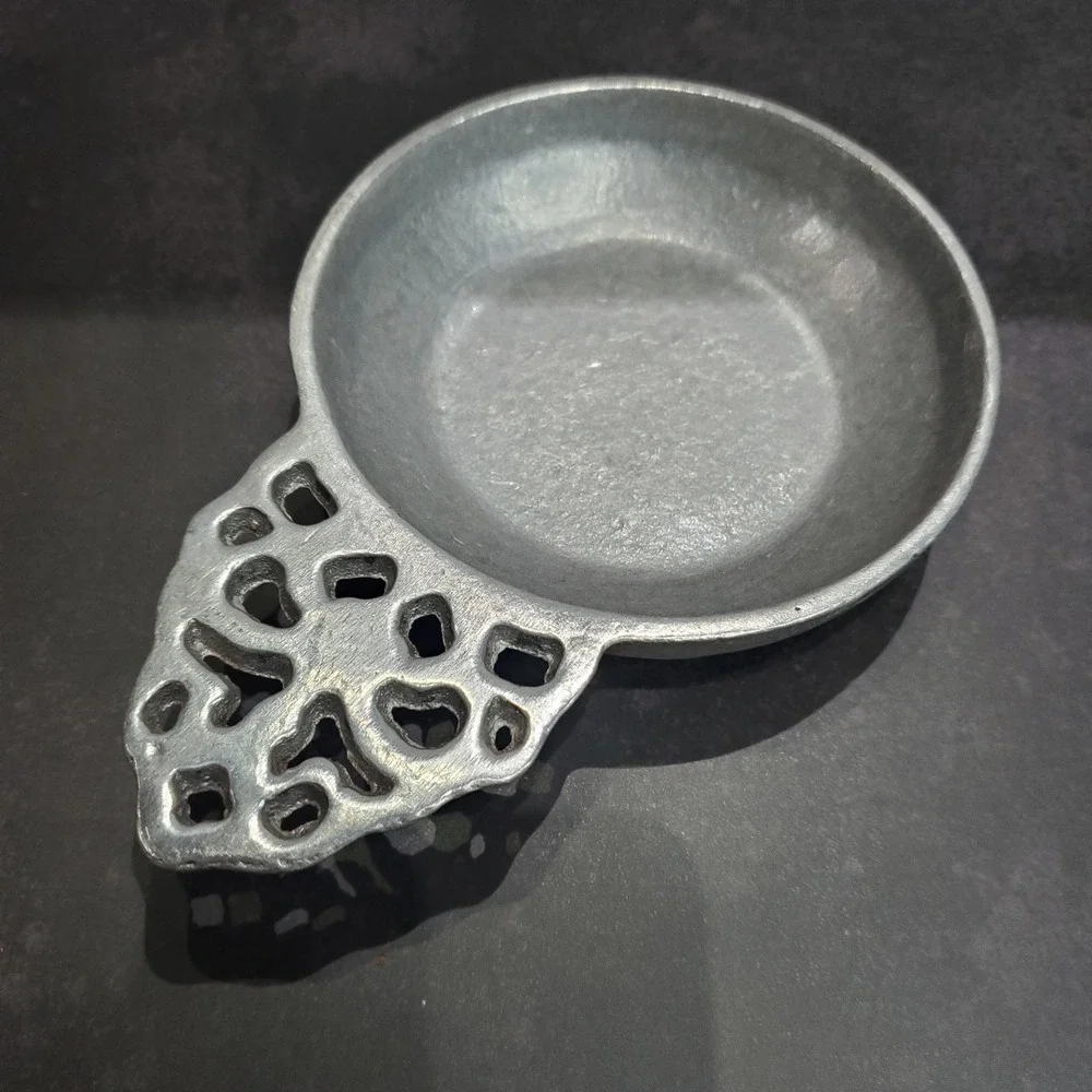 Lot of 5 Vintage The Olde Bradford Co Pewter-Like Porringer Bowls Colonial Style